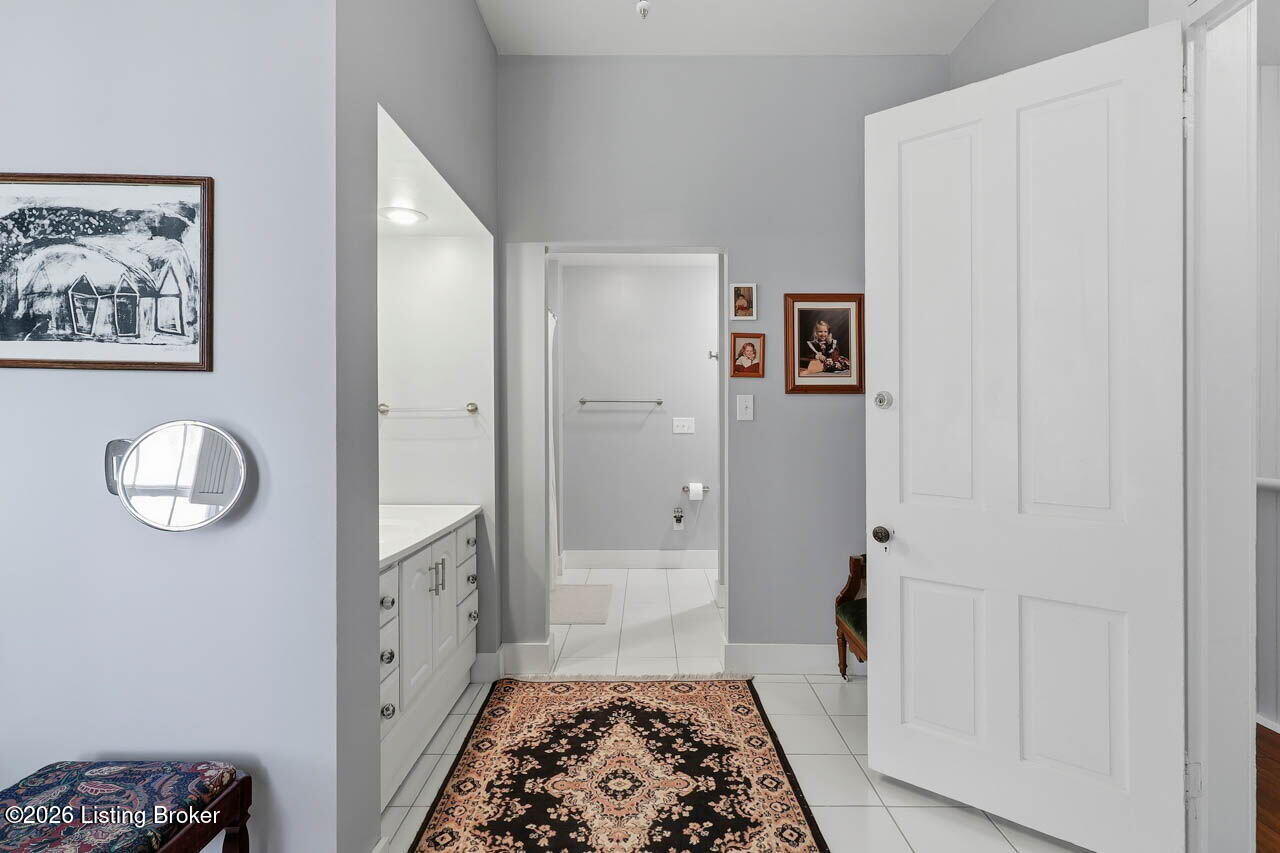 1428 E Breckinridge St