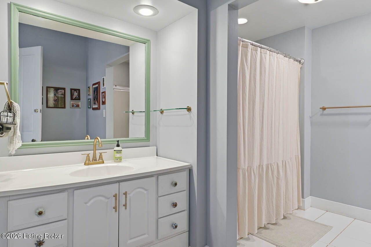 1428 E Breckinridge St