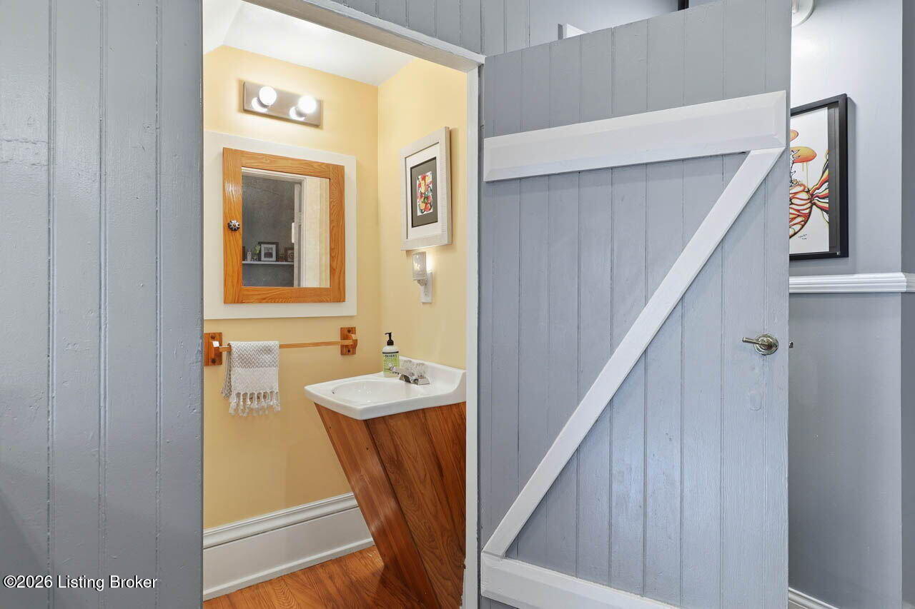 1428 E Breckinridge St