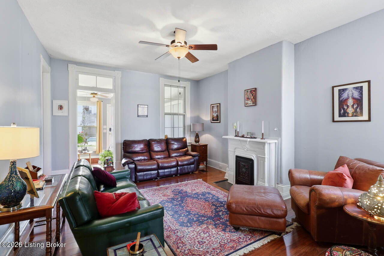 1428 E Breckinridge St