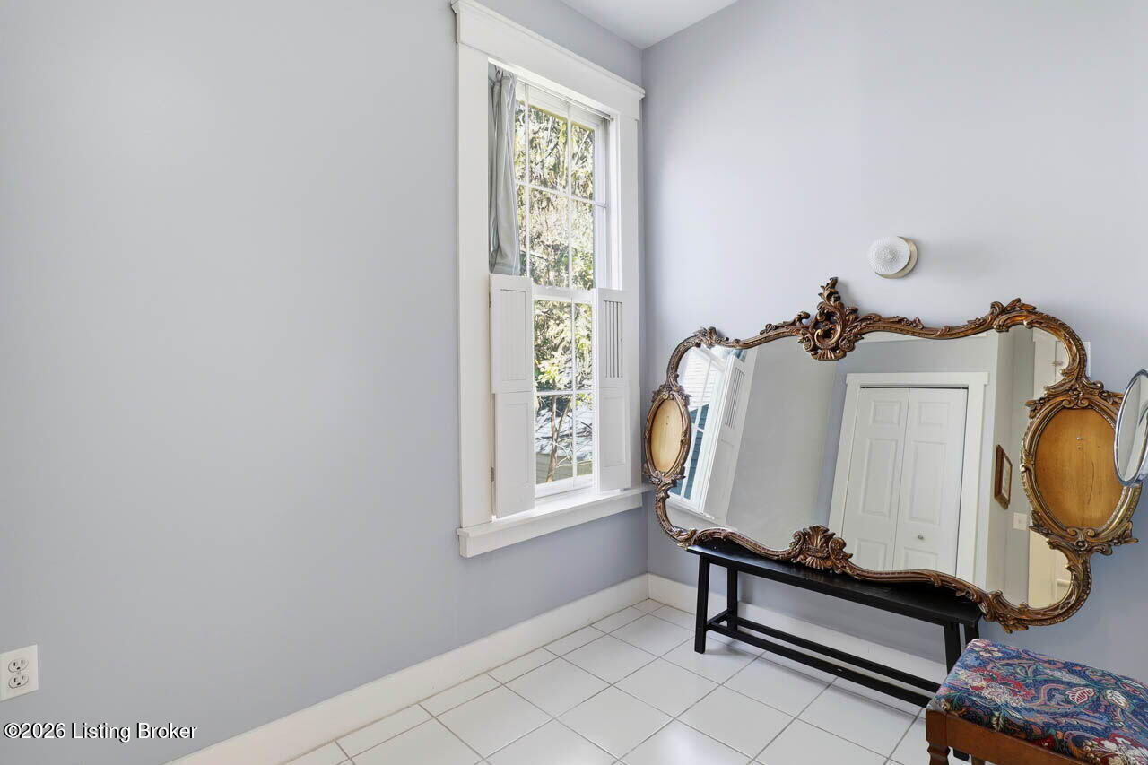 1428 E Breckinridge St