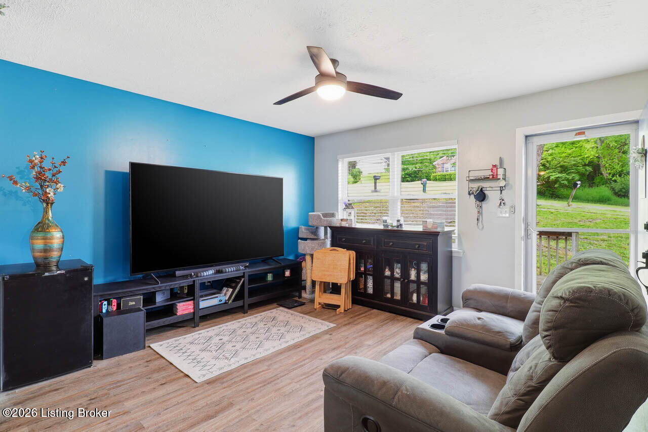 7904 Candleglow Ln