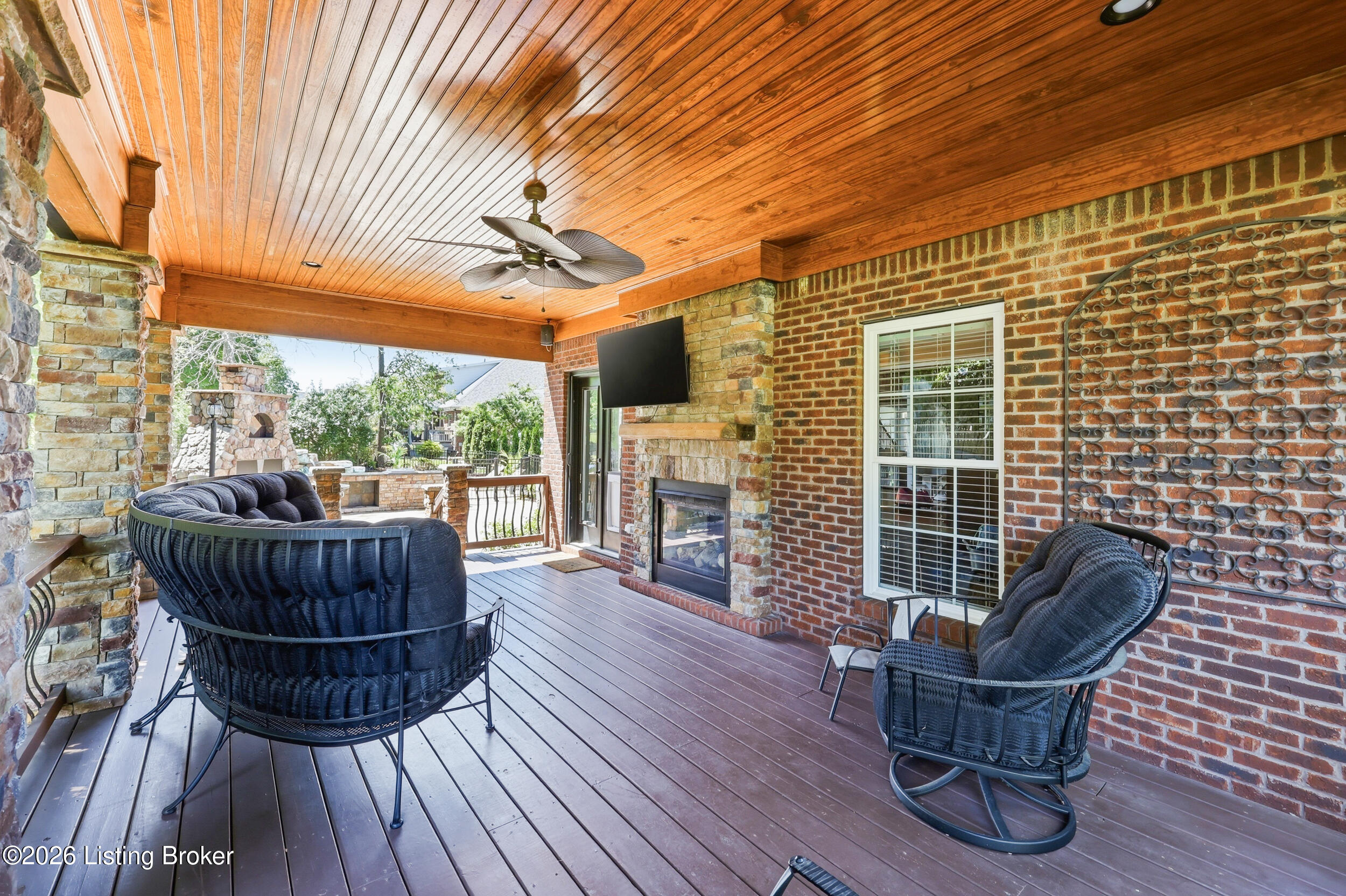 6207 Perrin Dr