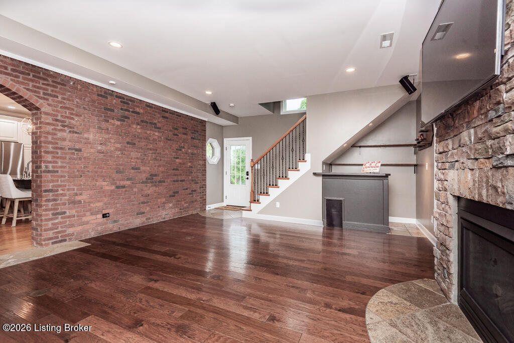 6207 Perrin Dr