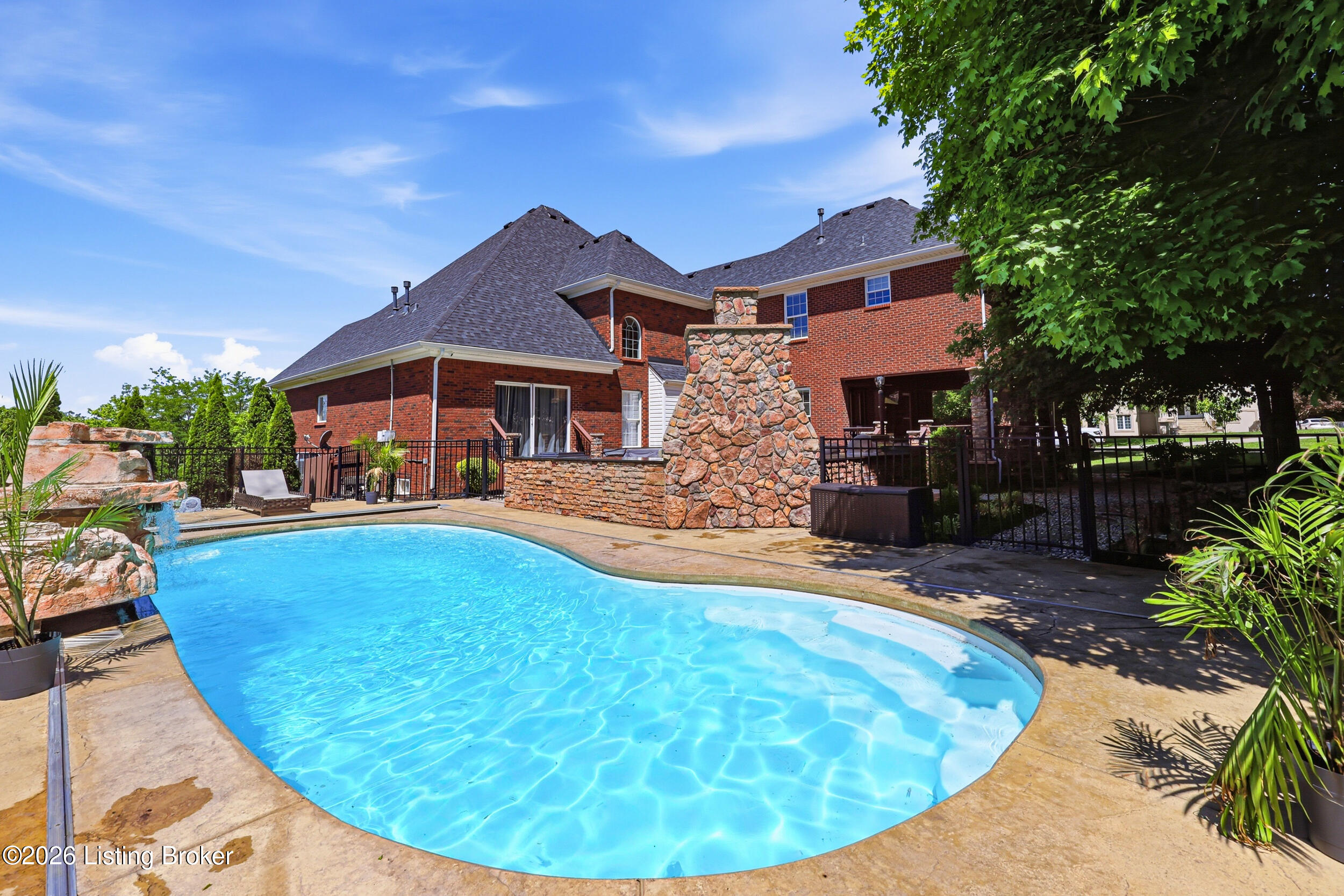 6207 Perrin Dr