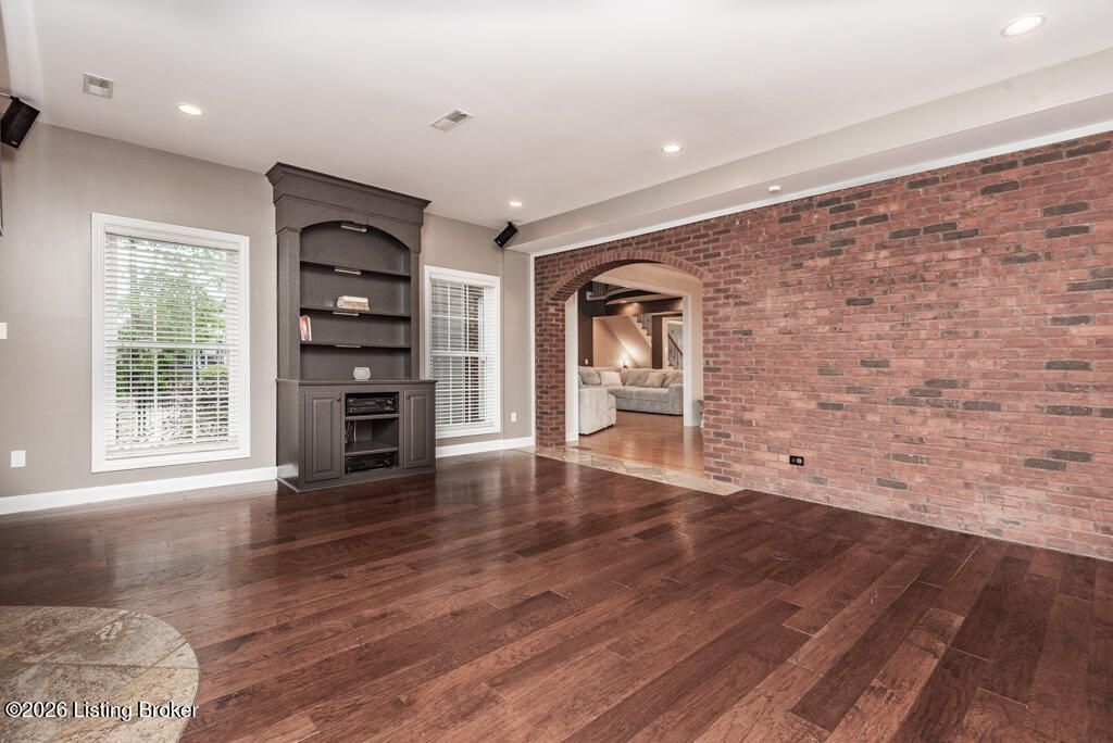 6207 Perrin Dr