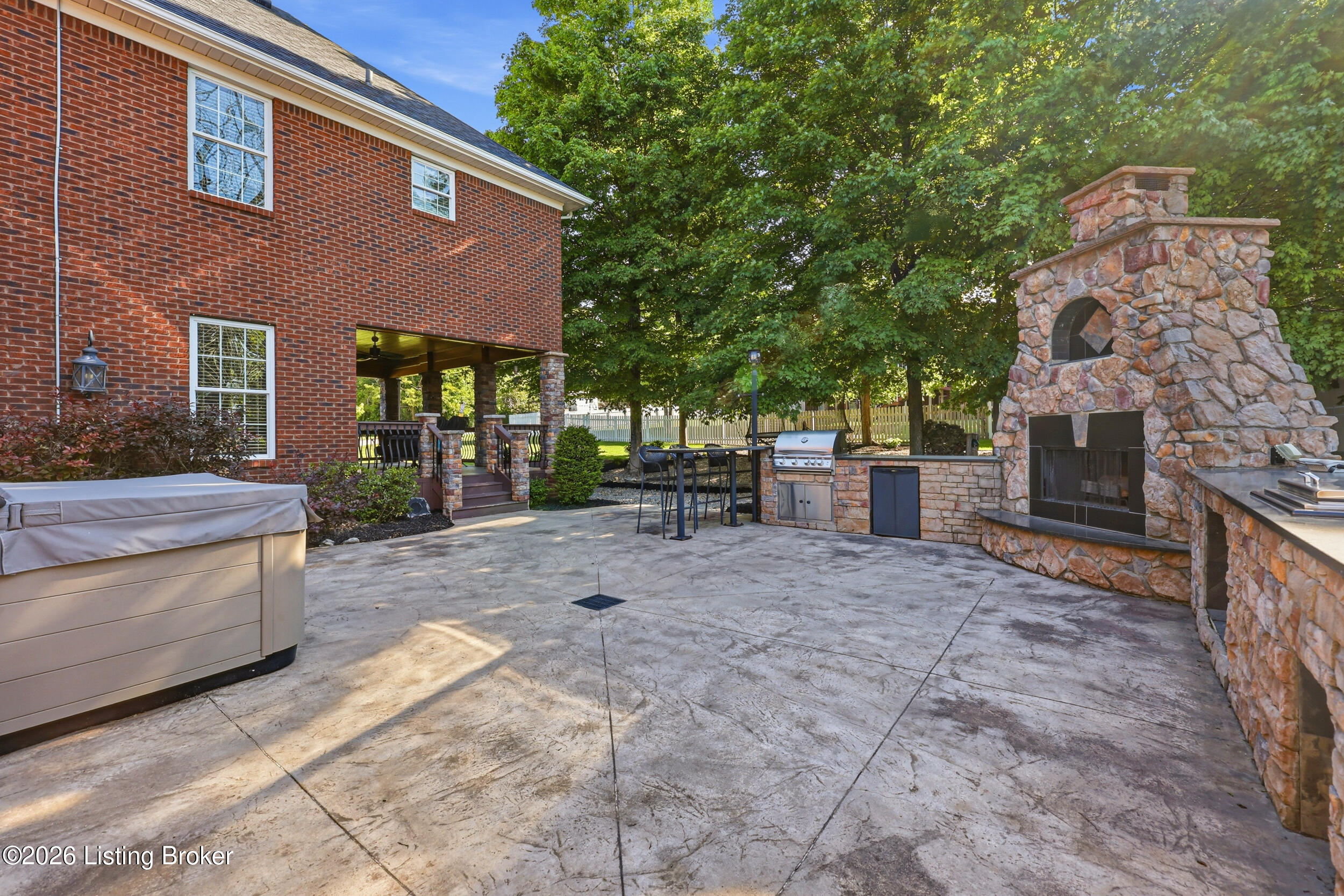 6207 Perrin Dr