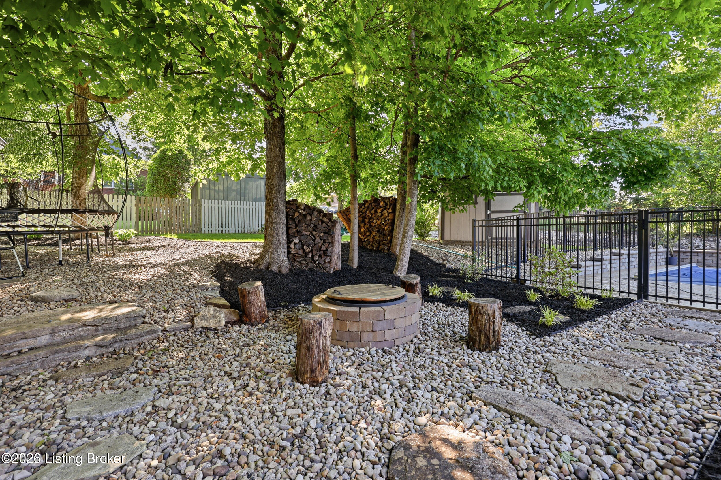 6207 Perrin Dr