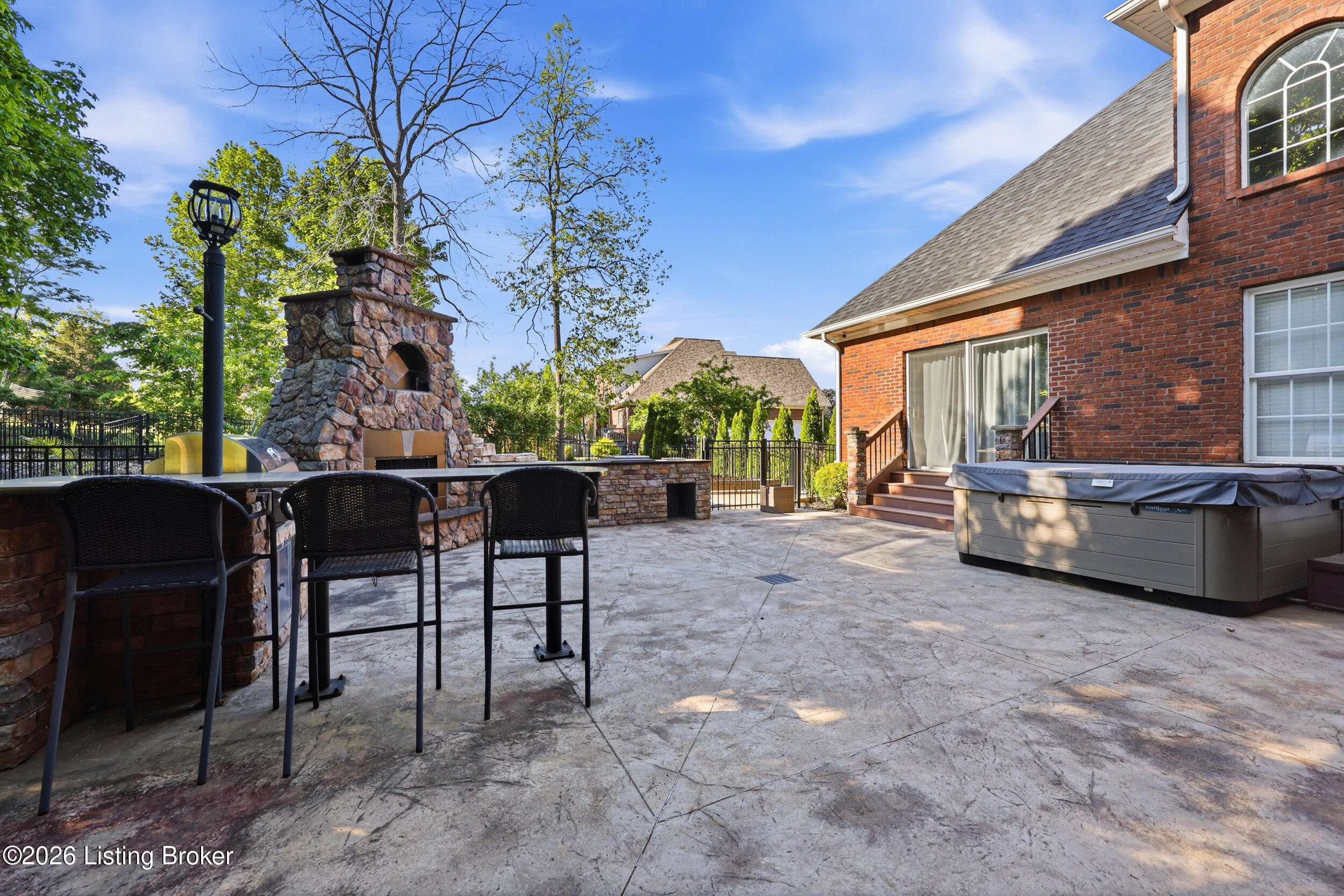 6207 Perrin Dr