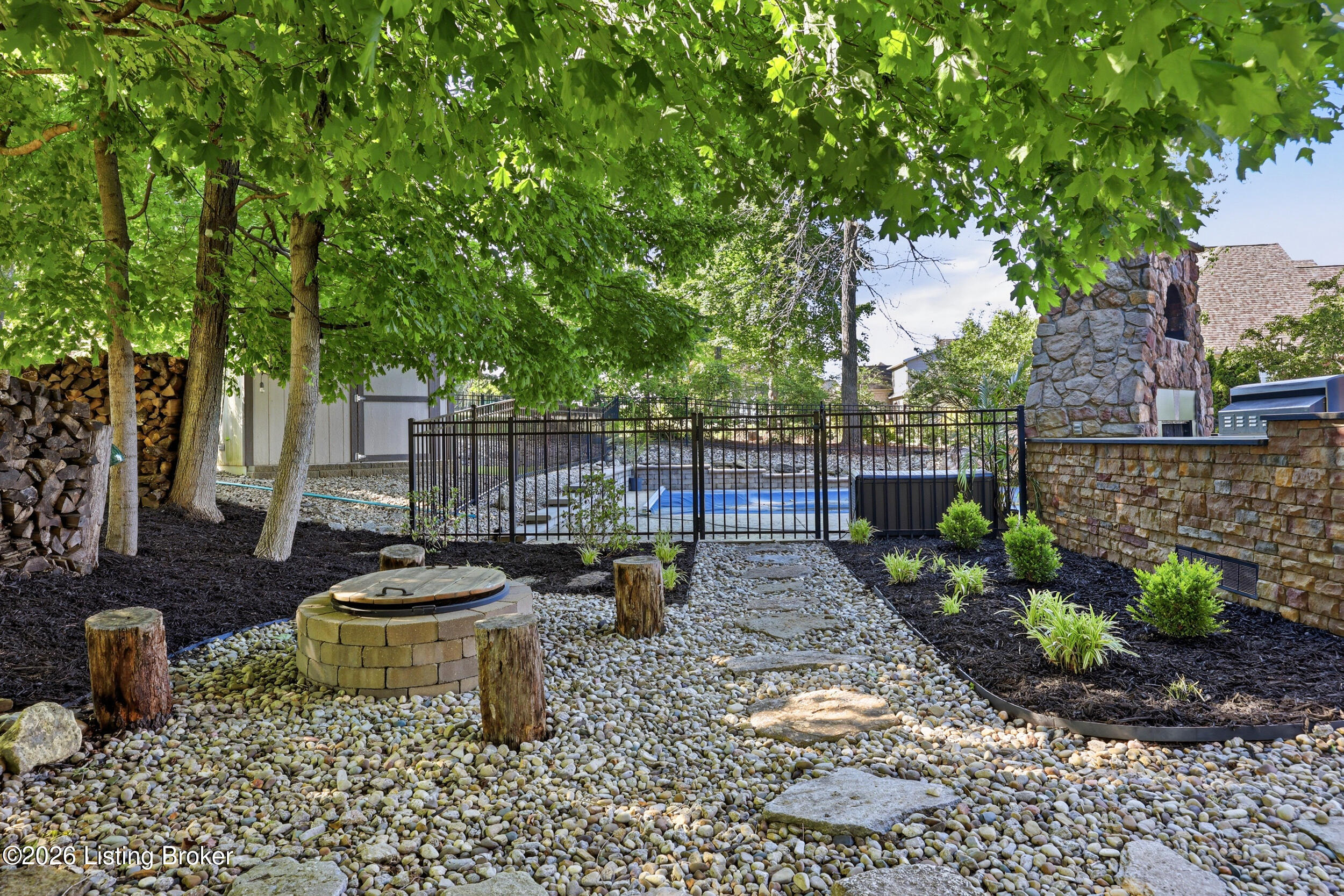 6207 Perrin Dr
