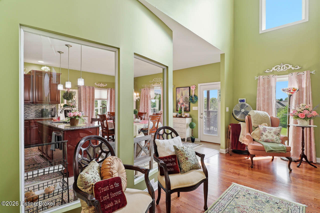 585 Sunray Dr