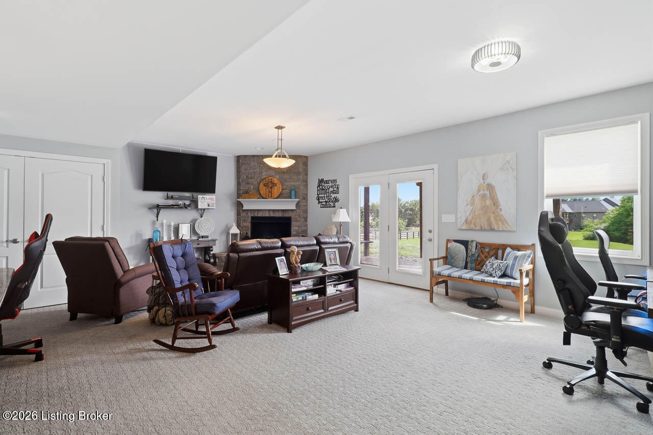 585 Sunray Dr