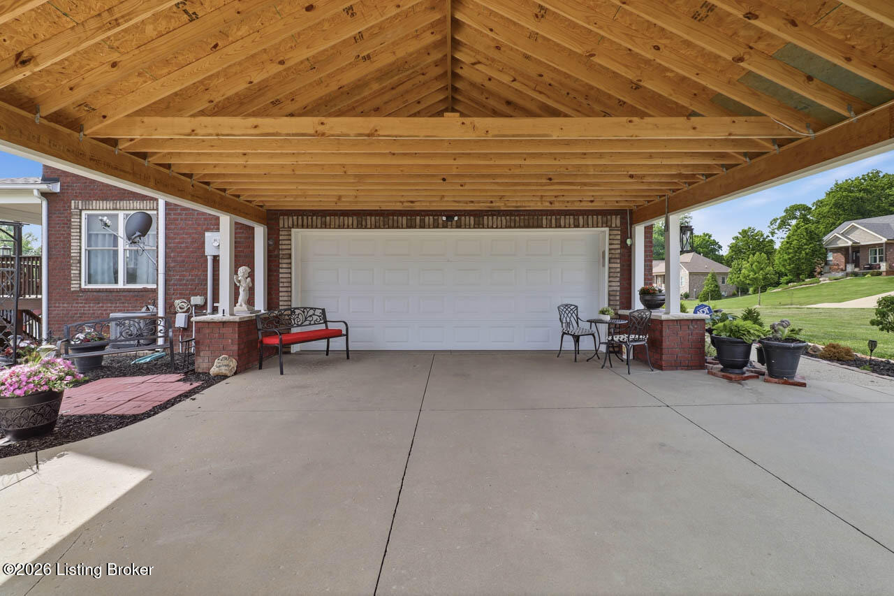 585 Sunray Dr