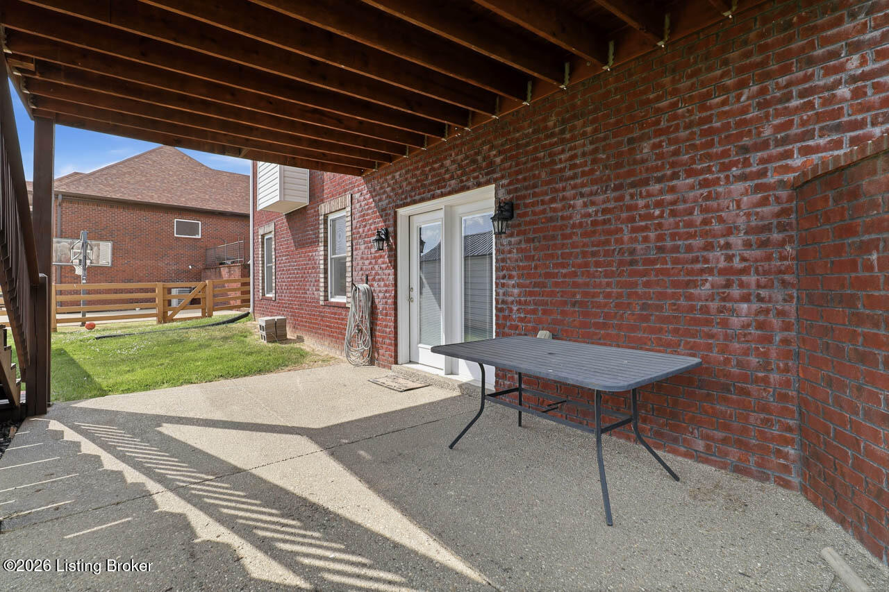 585 Sunray Dr