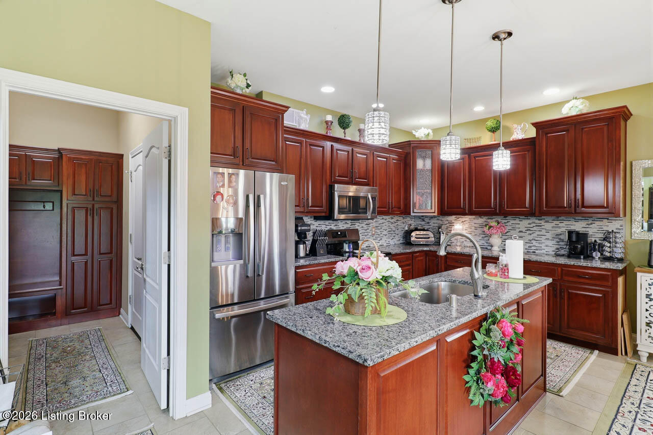 585 Sunray Dr