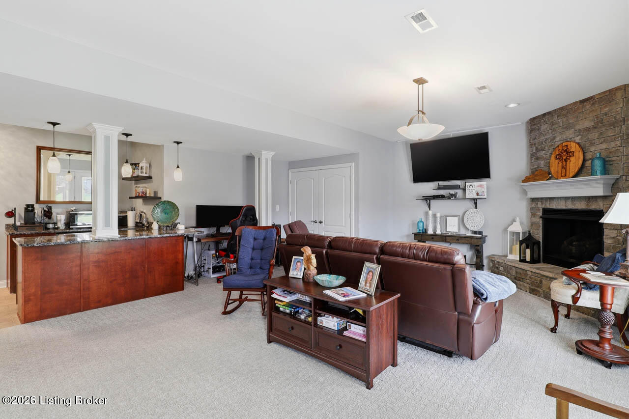 585 Sunray Dr