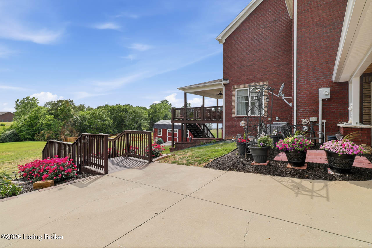 585 Sunray Dr