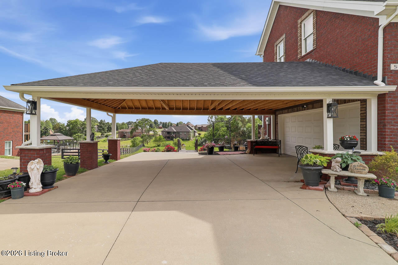 585 Sunray Dr