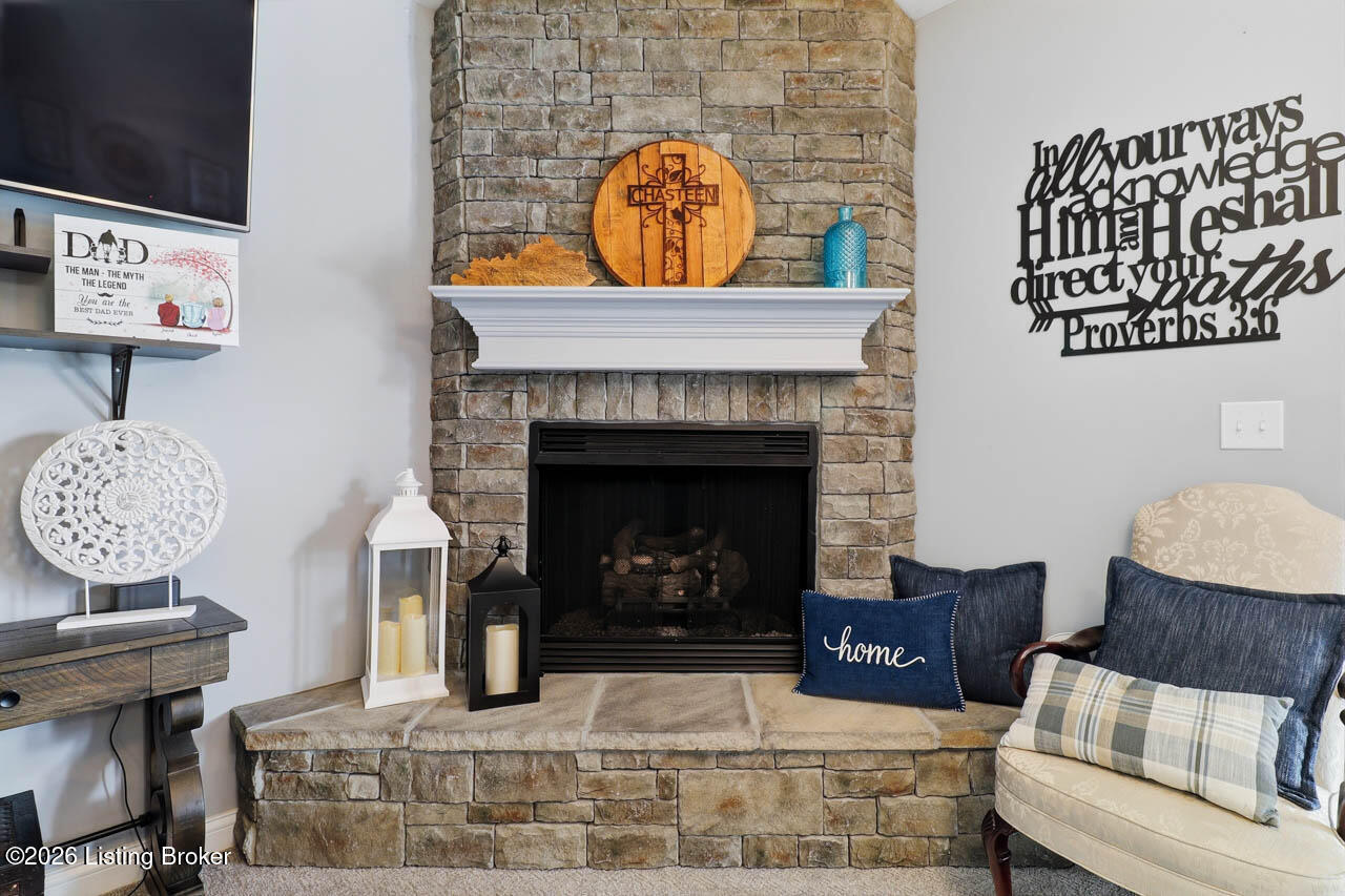 585 Sunray Dr