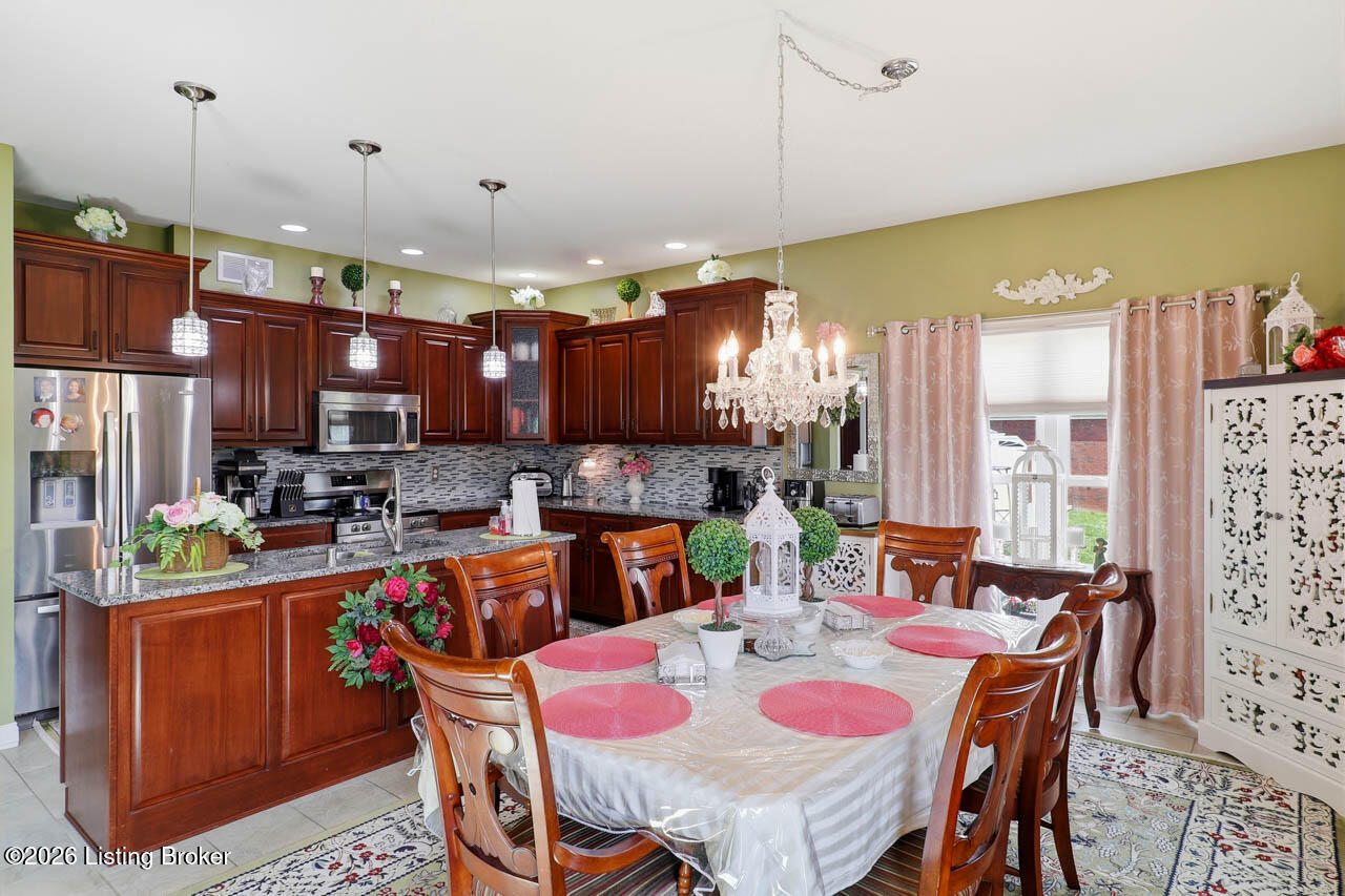 585 Sunray Dr