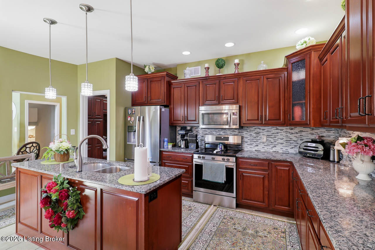 585 Sunray Dr