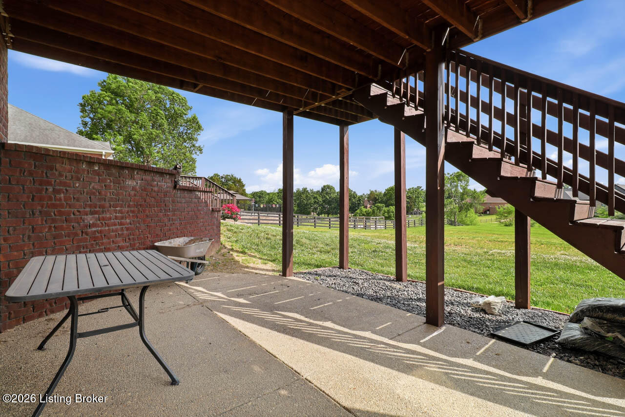 585 Sunray Dr