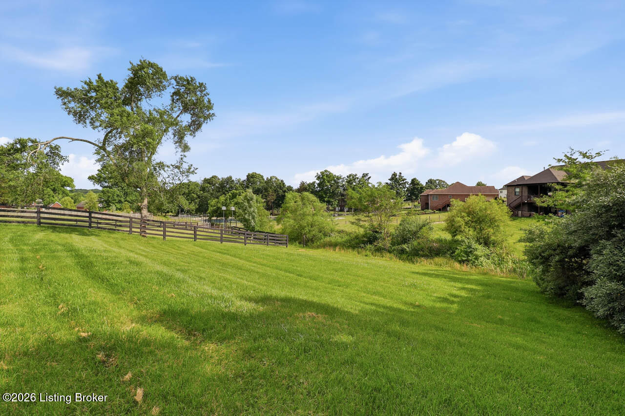 585 Sunray Dr