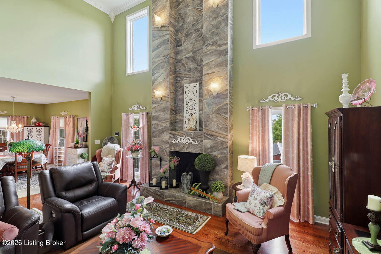 585 Sunray Dr