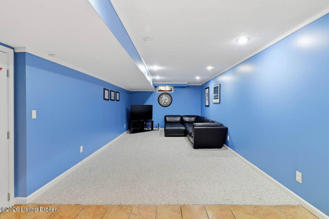 2905 Lake Vista Dr
