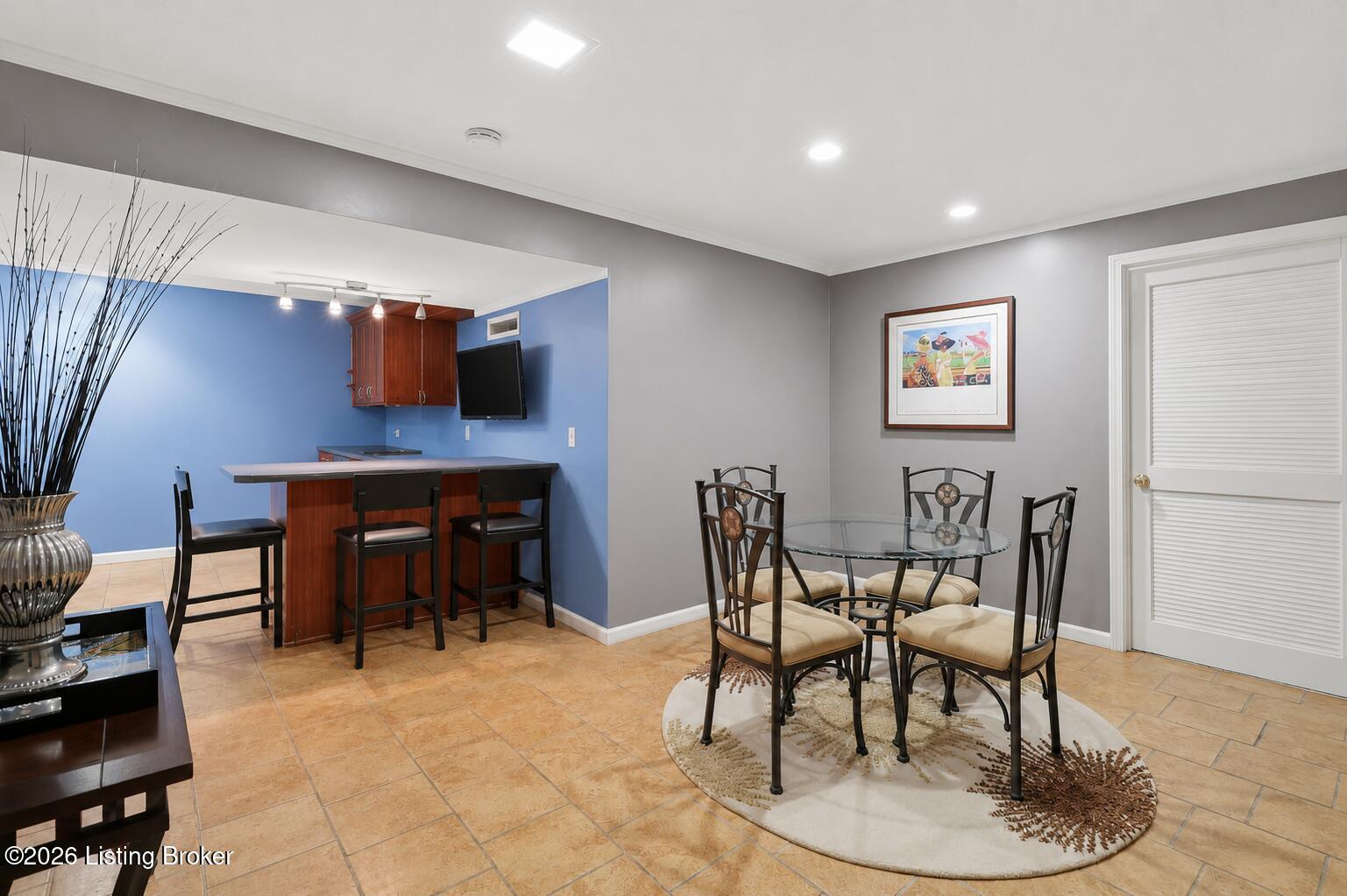2905 Lake Vista Dr