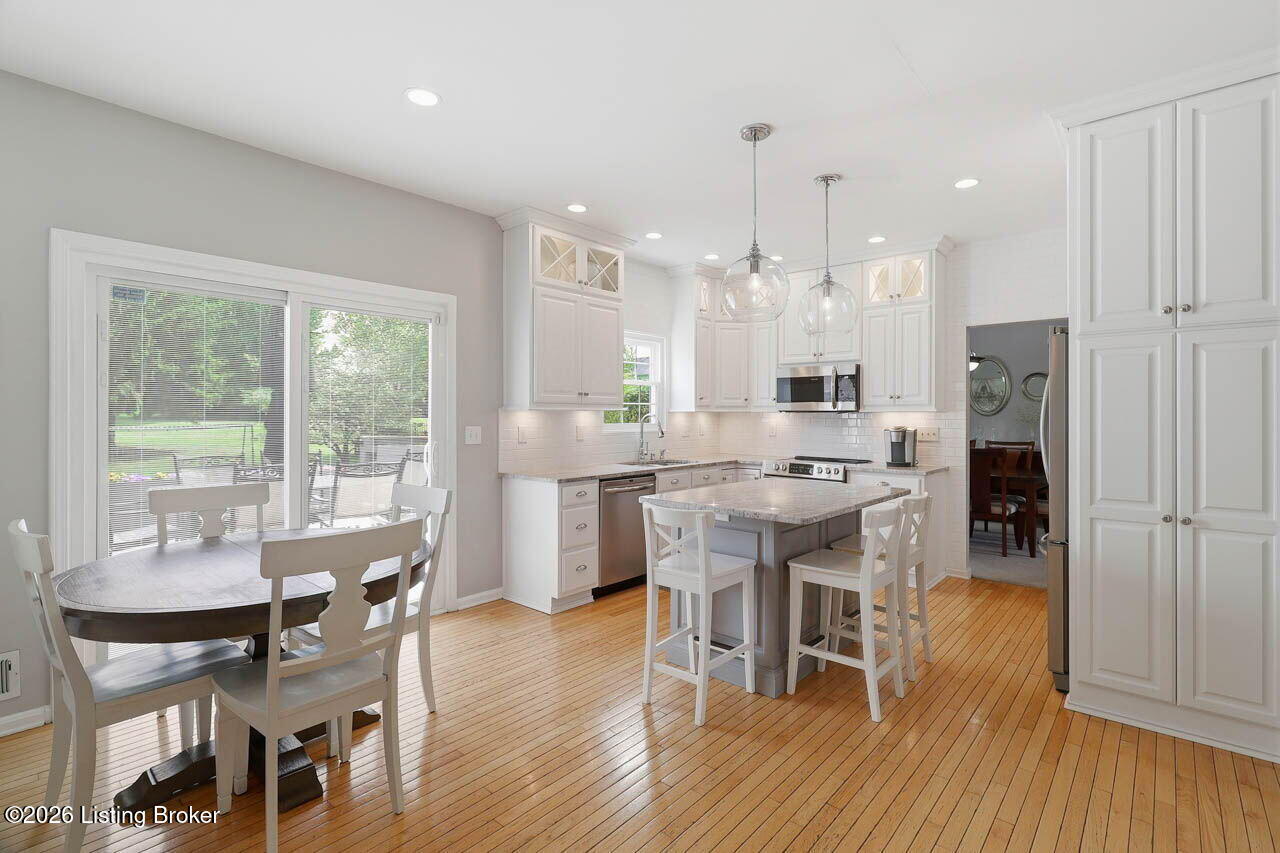 2905 Lake Vista Dr