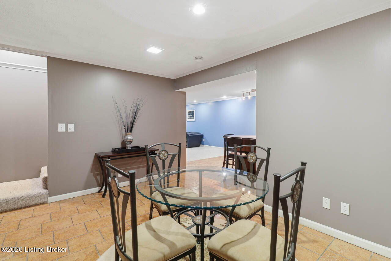 2905 Lake Vista Dr
