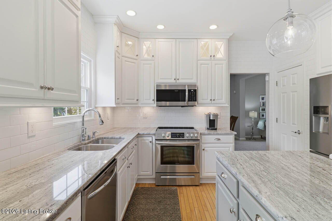 2905 Lake Vista Dr