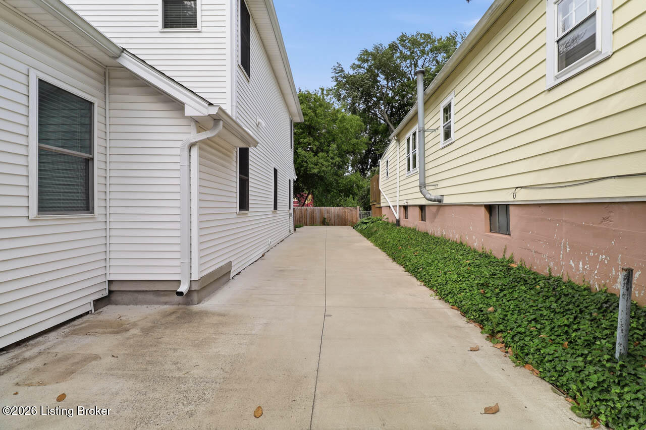 1115 Schiller Ave