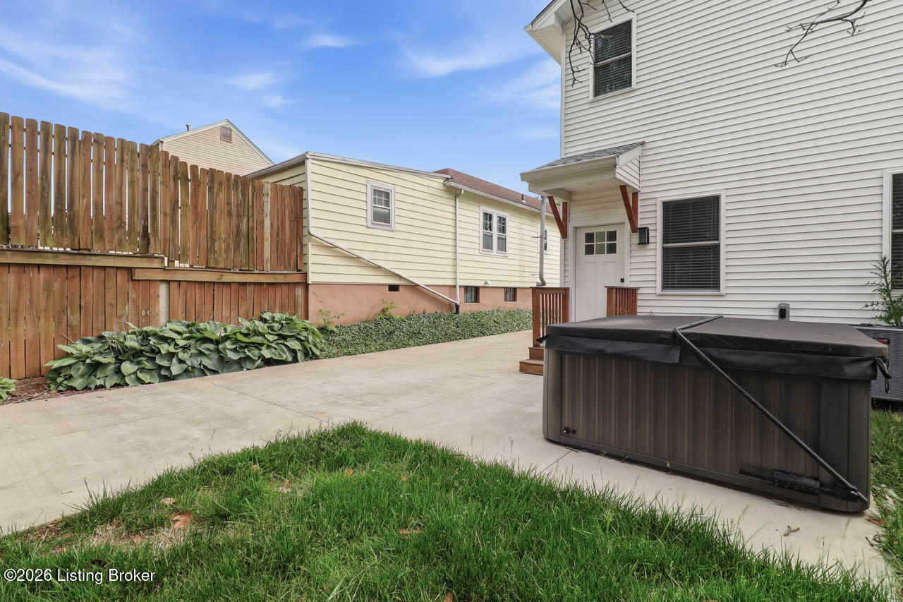 1115 Schiller Ave