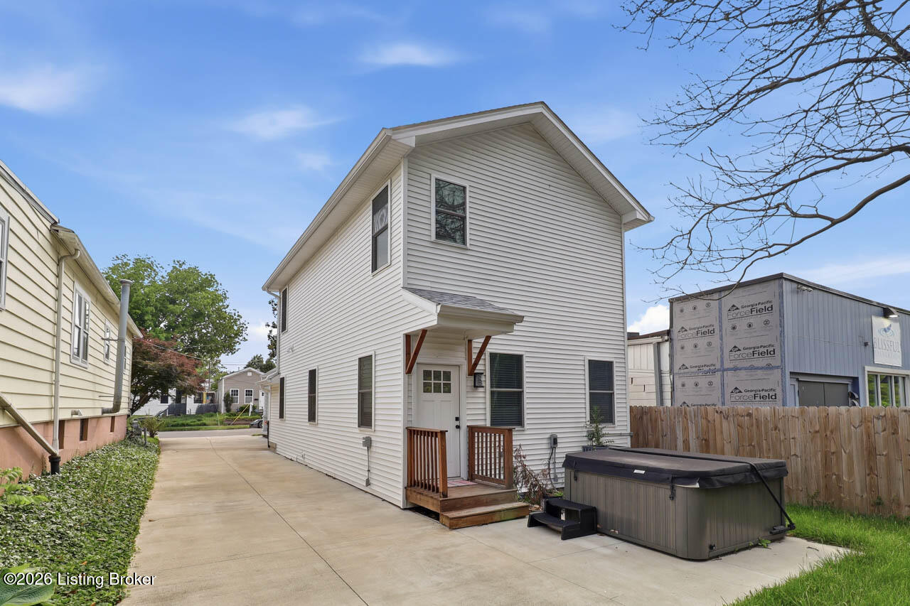 1115 Schiller Ave