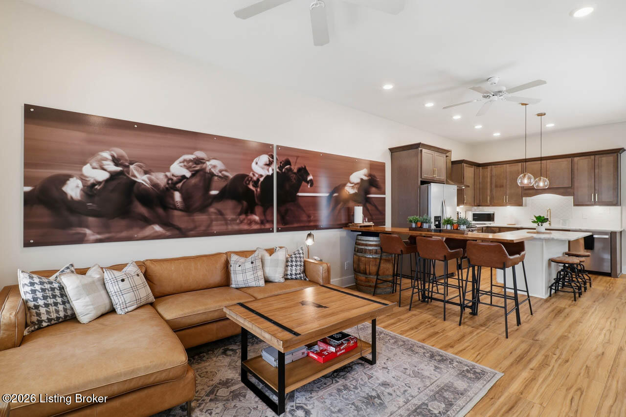 1115 Schiller Ave