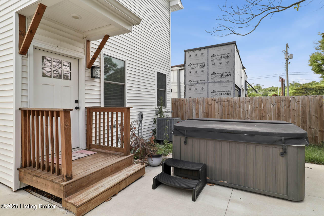 1115 Schiller Ave