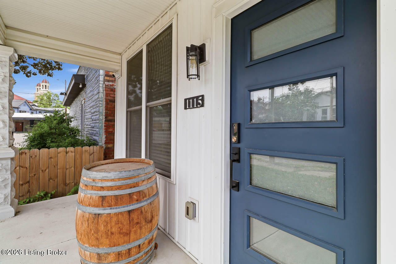 1115 Schiller Ave
