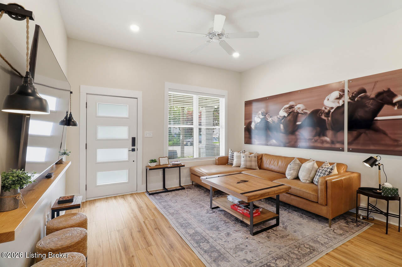 1115 Schiller Ave