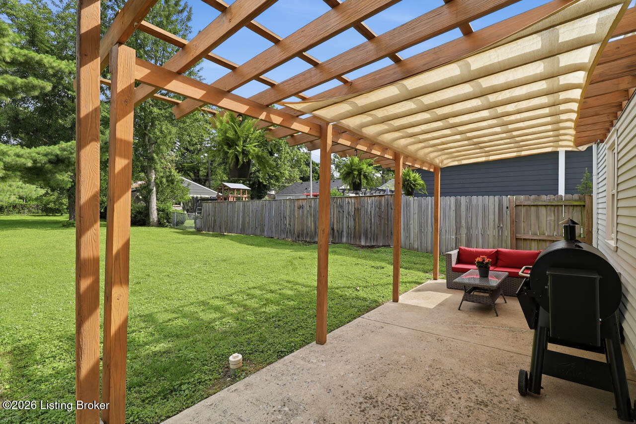 2385 Clarendon Ave