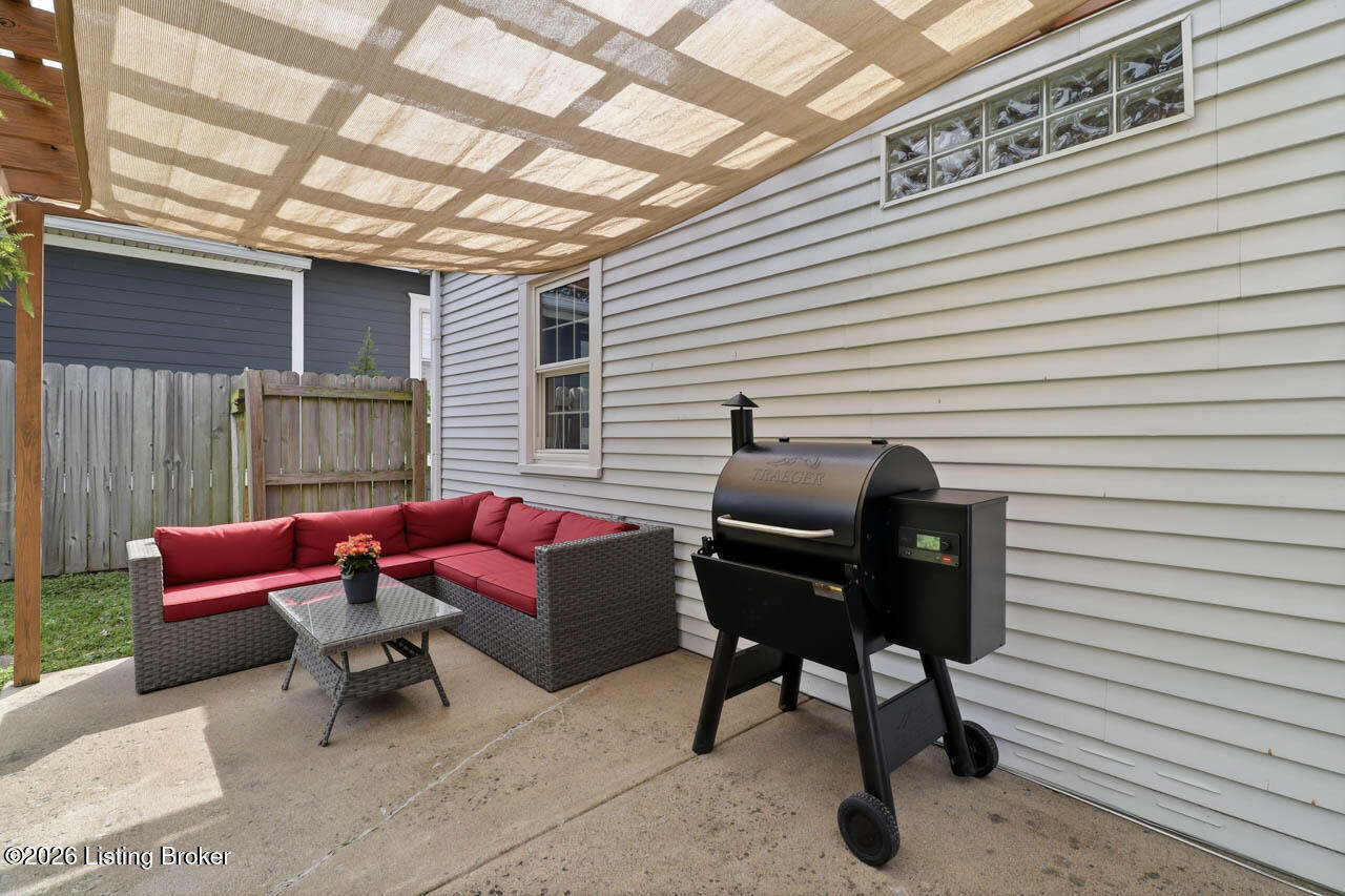 2385 Clarendon Ave