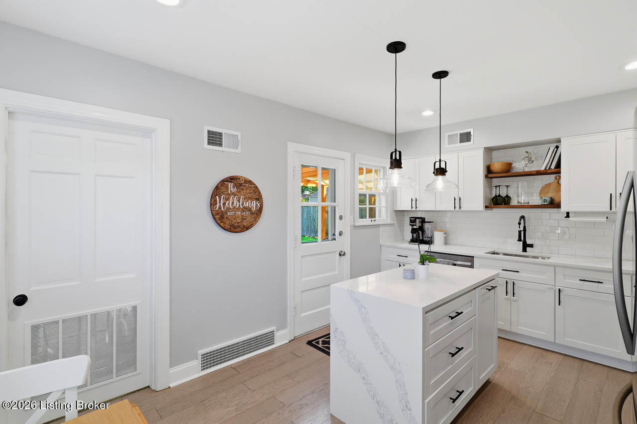 2385 Clarendon Ave