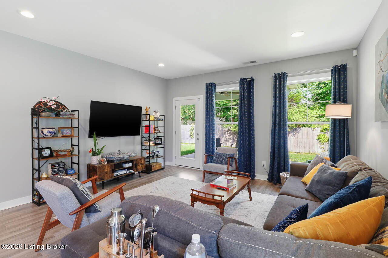 6502 Oak Village Dr