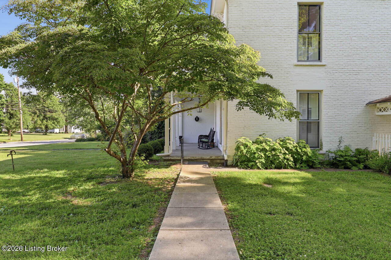559 N Main St