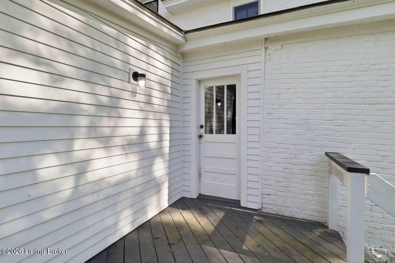 559 N Main St