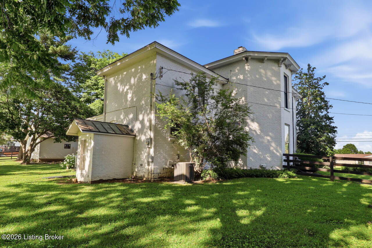 559 N Main St