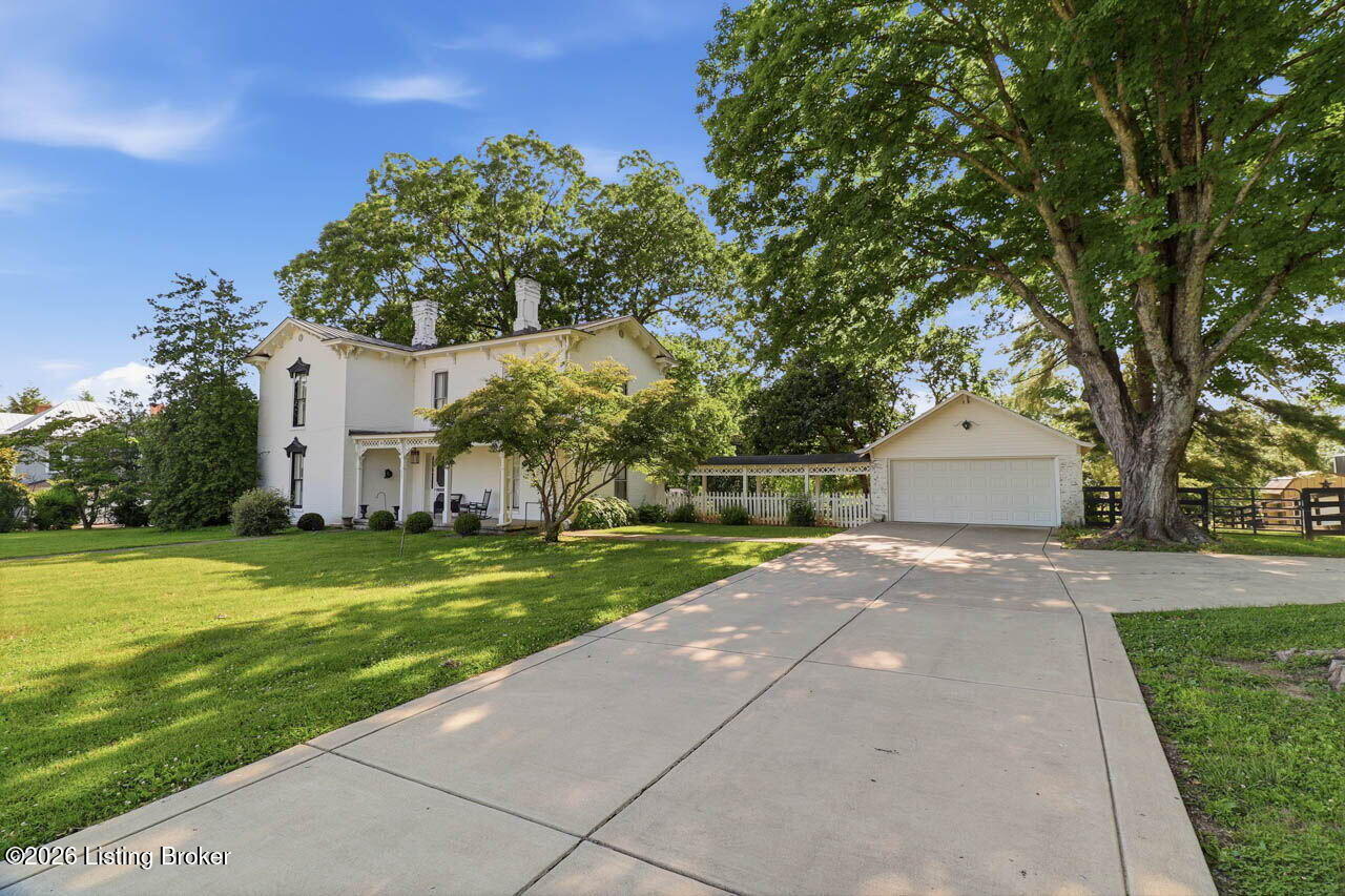559 N Main St