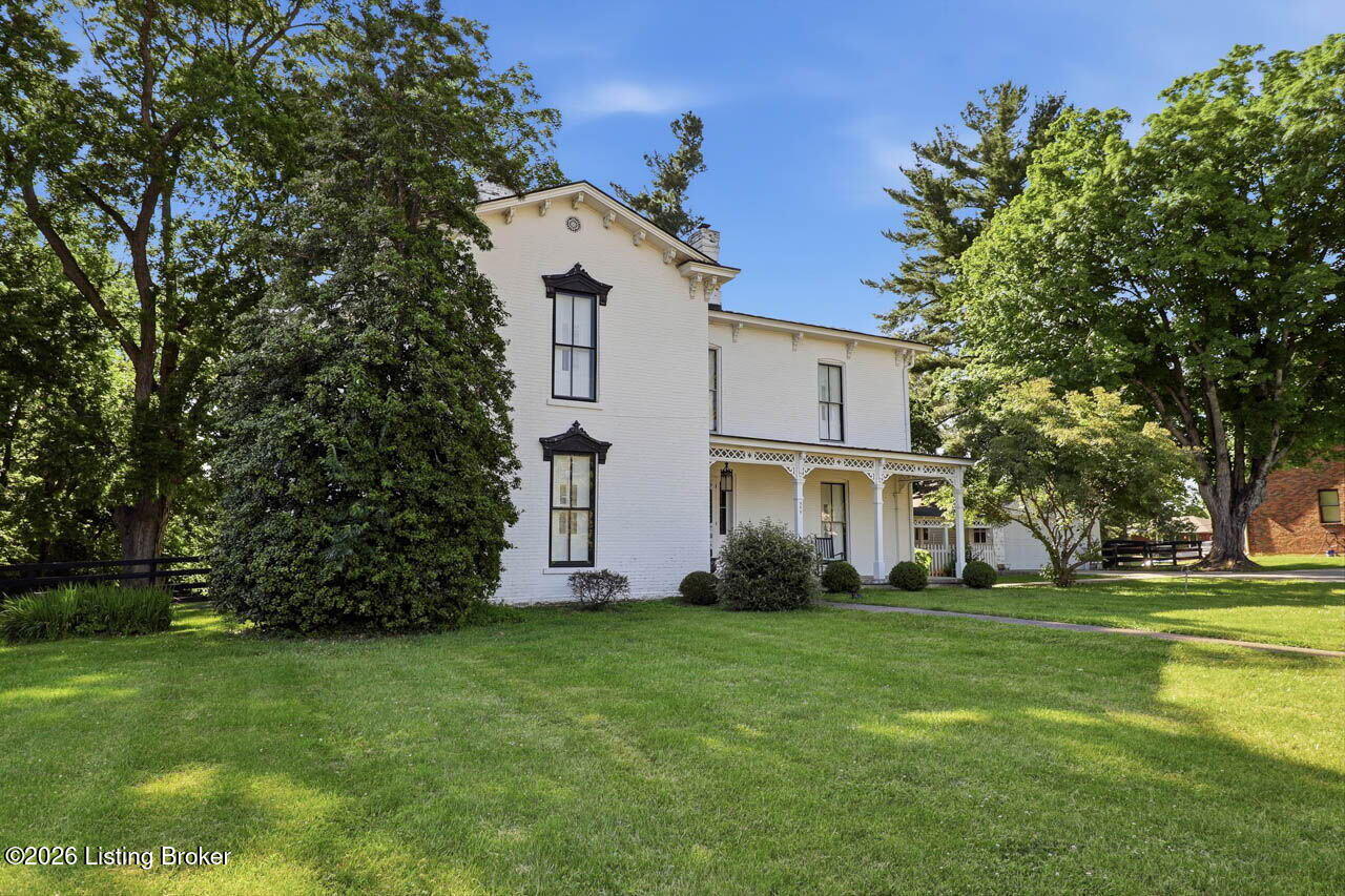 559 N Main St