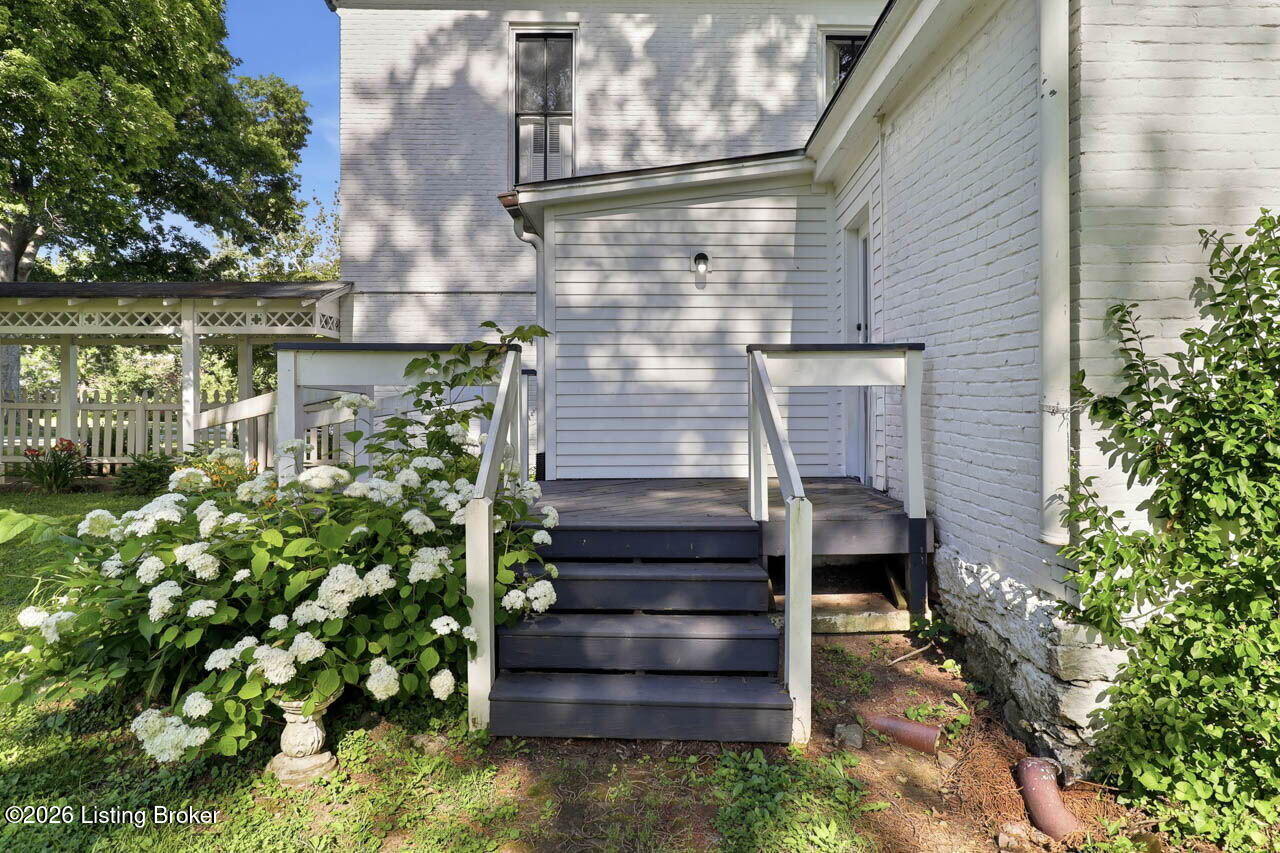 559 N Main St